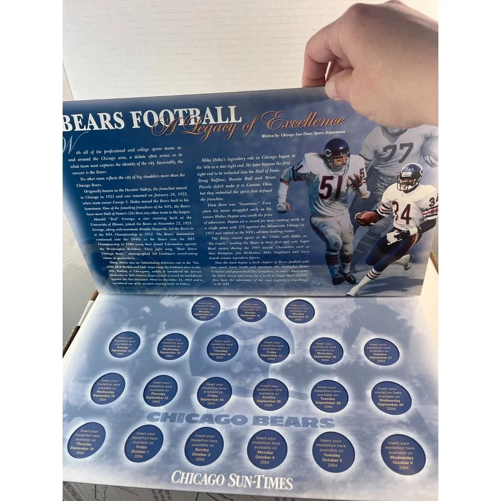 2004 Chicago Bears Legends Medallion Collection Book